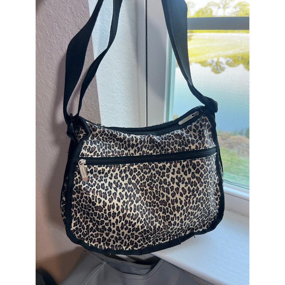 LeSportSac Classic Hobo Crossbody Pocketbook in Leopard Print with Black Trim - Picture 5 of 12